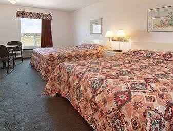 Super 8 By Wyndham Meadow Lake Экстерьер фото