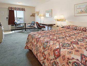Super 8 By Wyndham Meadow Lake Экстерьер фото