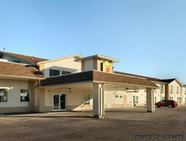 Super 8 By Wyndham Meadow Lake Экстерьер фото